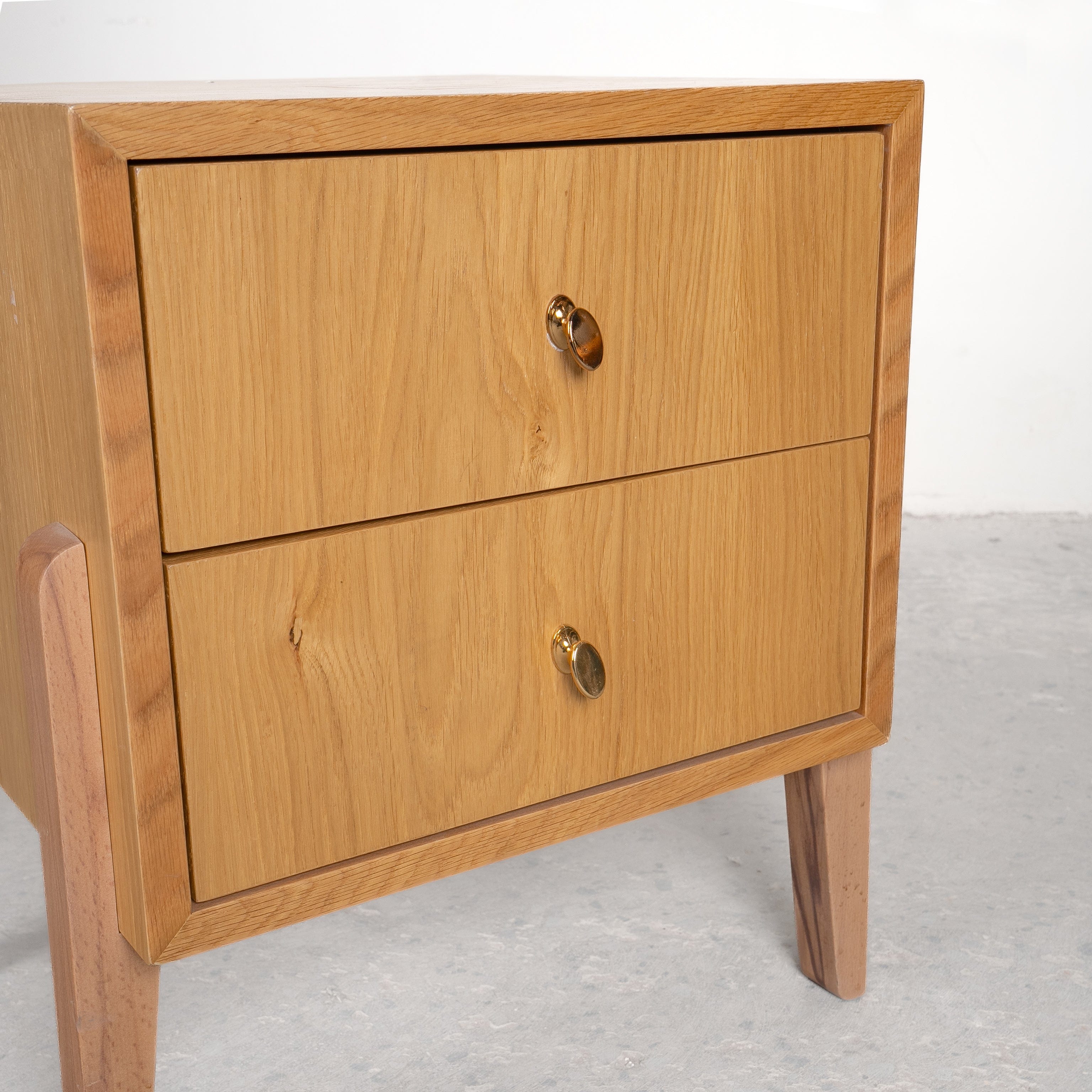Elephant Oak Nightstand with 2 Drawers 10126
