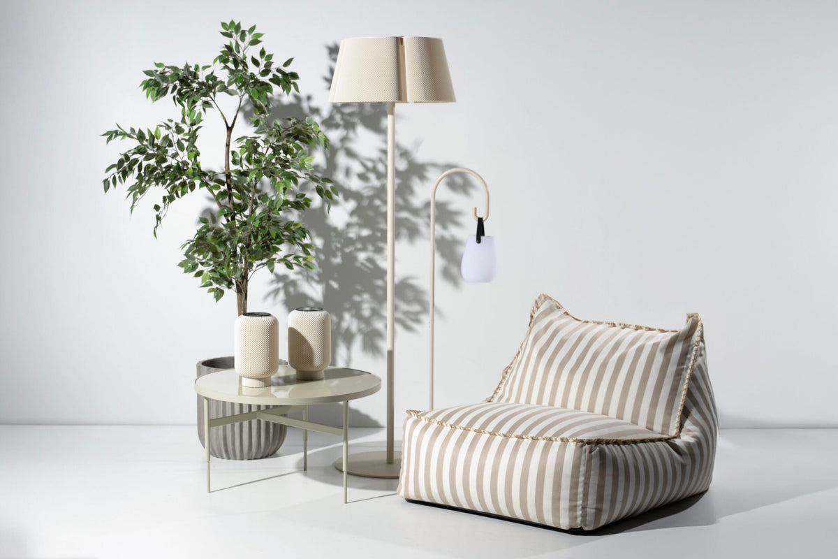 Olii Solar Outdoor Floor Lamp