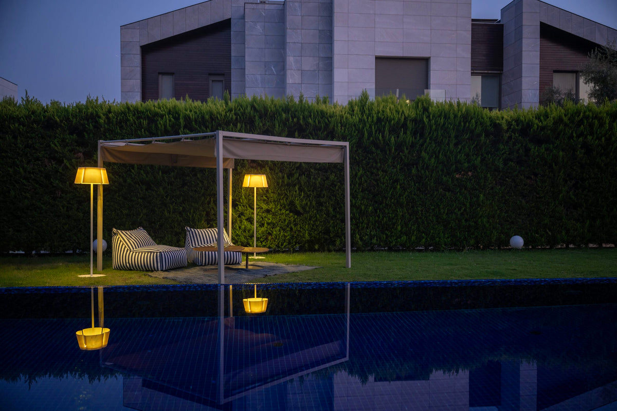 Olii Solar Outdoor Floor Lamp